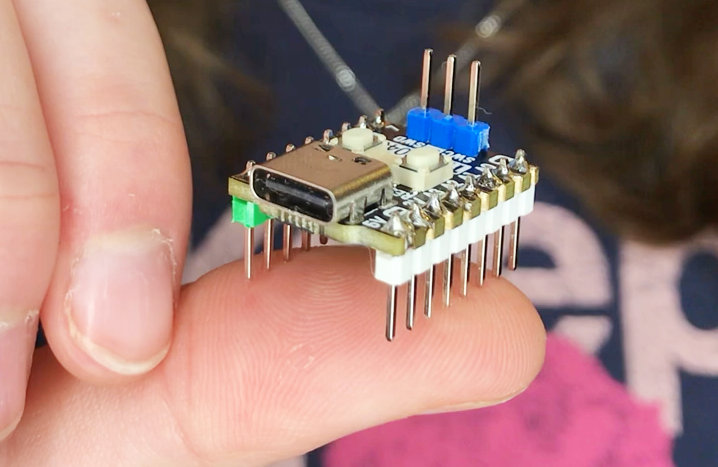 pimoroni tiny 2040 on thumb